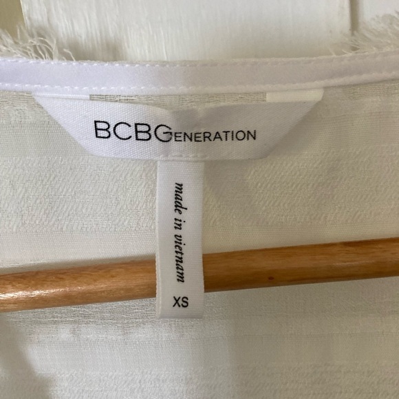 Bcbgeneration white cropped tapered long sleeve blouse shabby chic XS - Picture 2 of 7